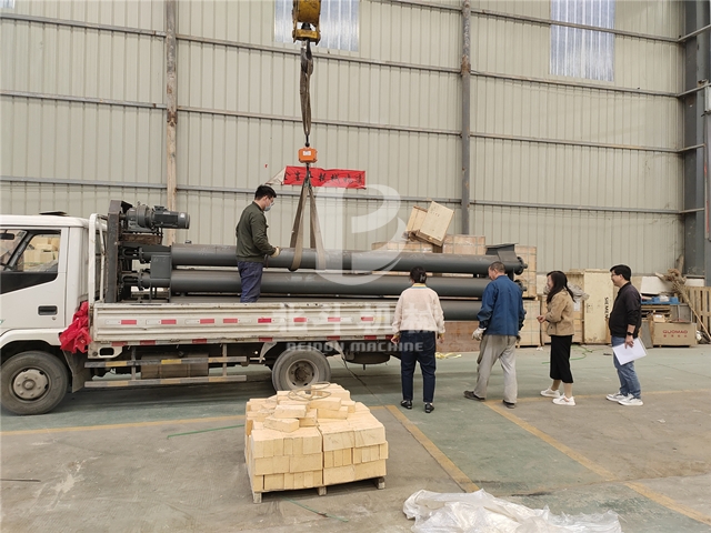 北斗機(jī)械冷炭機(jī)得到客戶(hù)認(rèn)可,裝車(chē)發(fā)往濟(jì)源