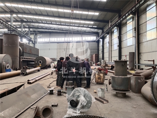 廣東客戶通過這次考察對炭化爐有了更深入、更全面地了解