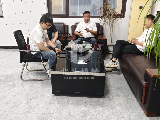 打破紙上談兵!客戶實地考察炭化爐